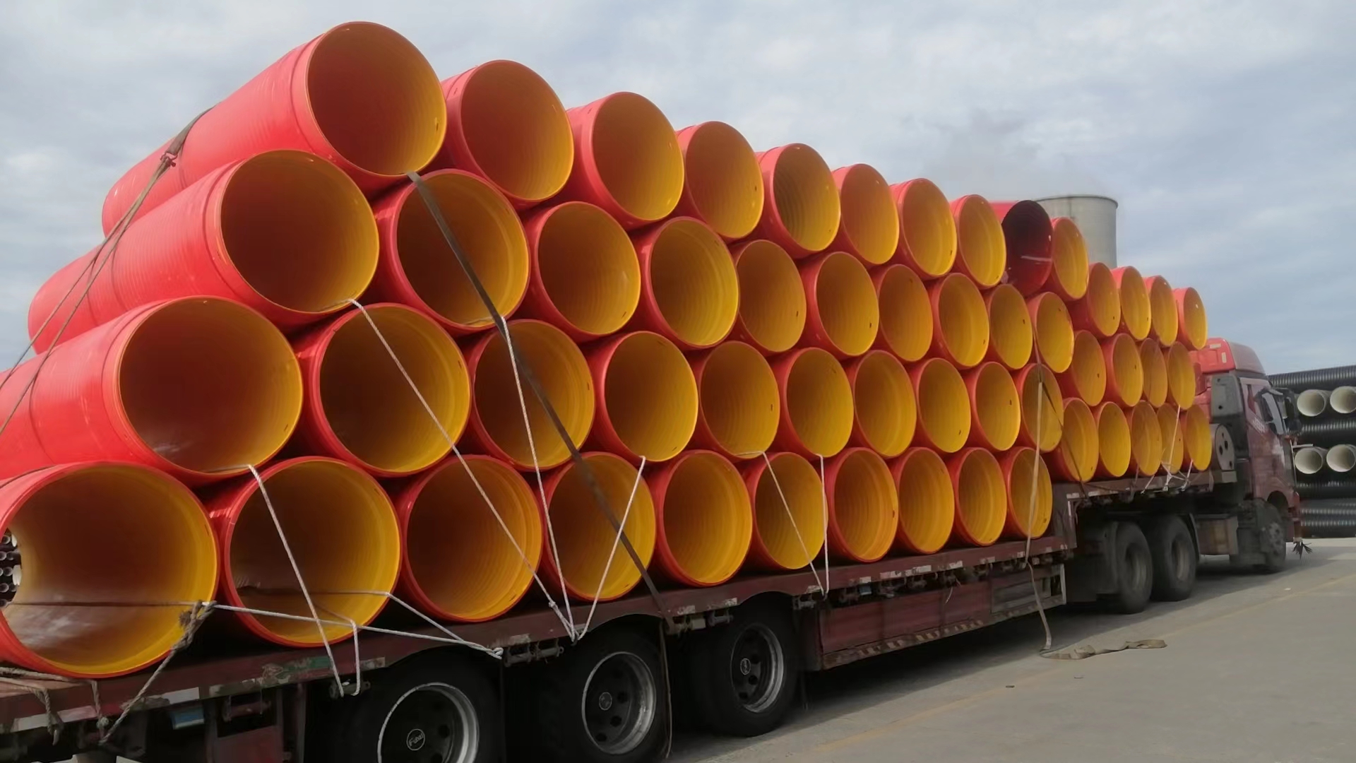 第七代復(fù)合材料承插式隧道逃生管道(圖1)